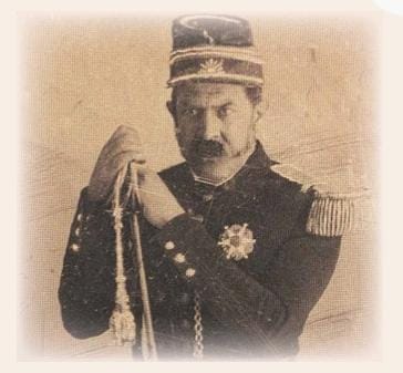 Uniformes policiales de la época fundacional de la Policía de San Juan