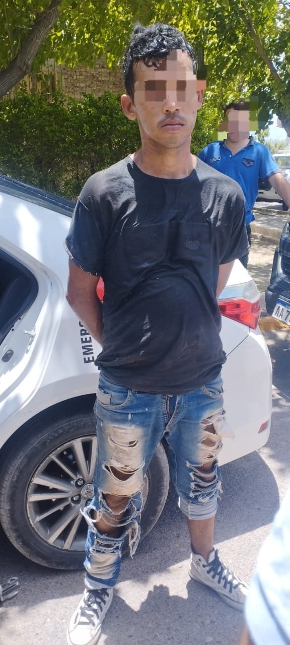 Cayó un sujeto tras robar en Cementerio San Miguel de Rawson