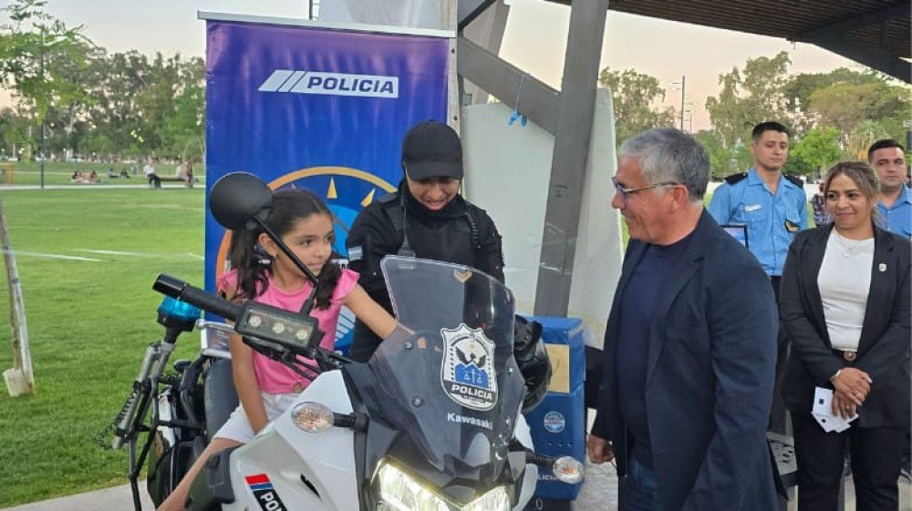 La Policía de San Juan conmemoró su 156° aniversario con un desfile institucional