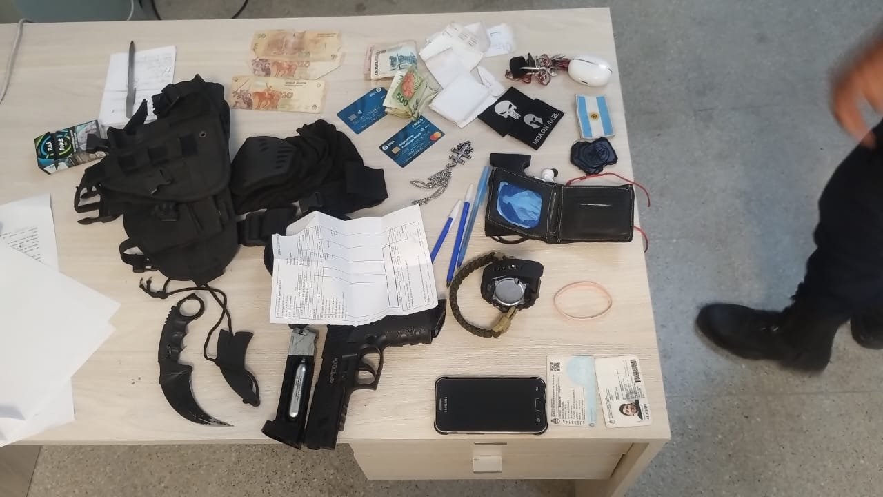 Detenido por usurpación de identidad y tenencia ilegítima de arma