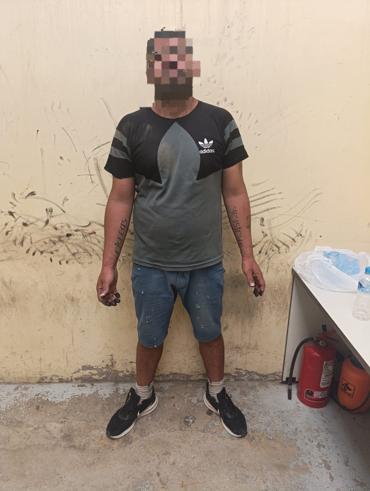 Hombre detenido por robar efectos de un vehículo en Capital