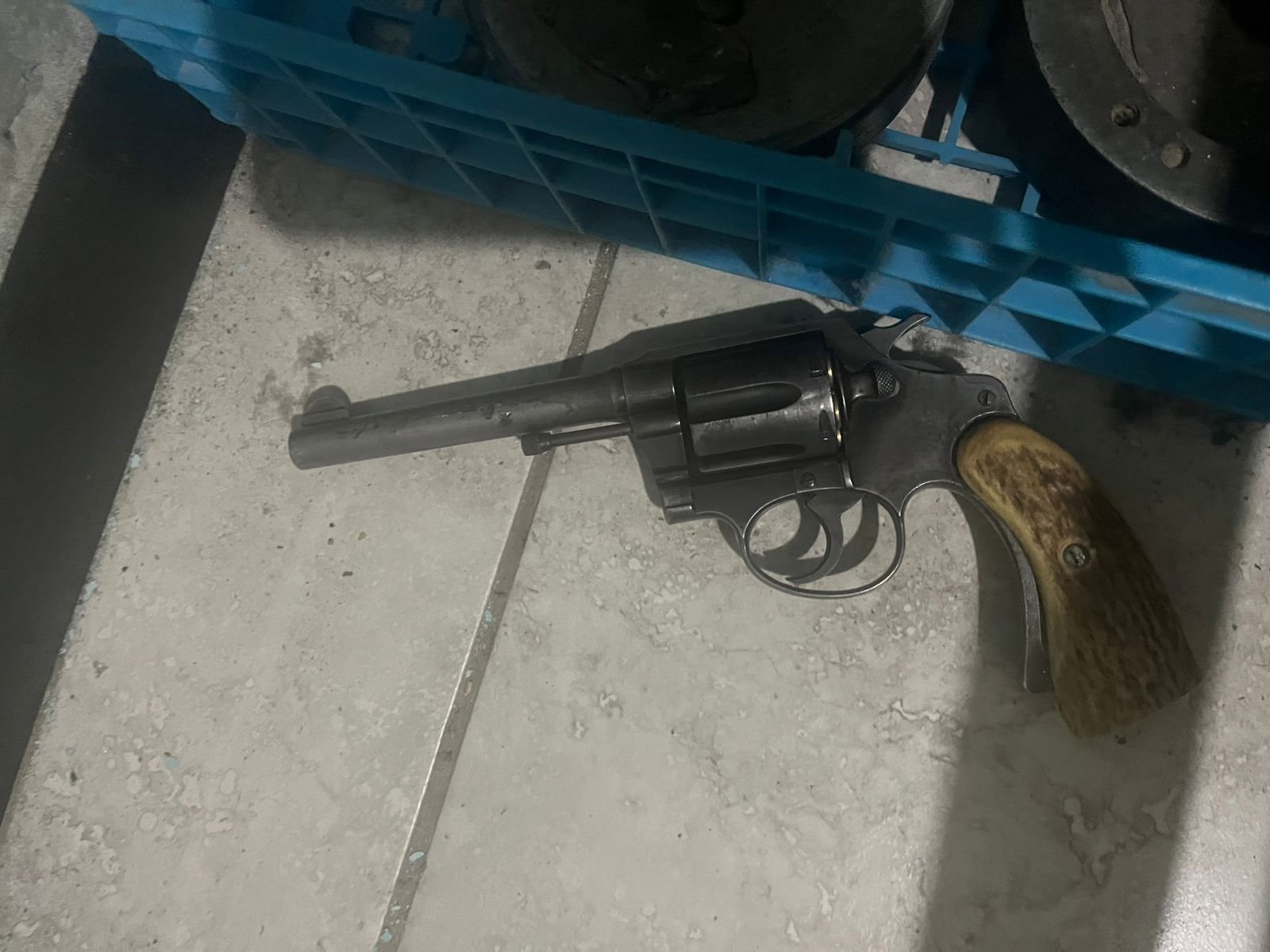Hombre armado detenido por robo y amenazas en Capital