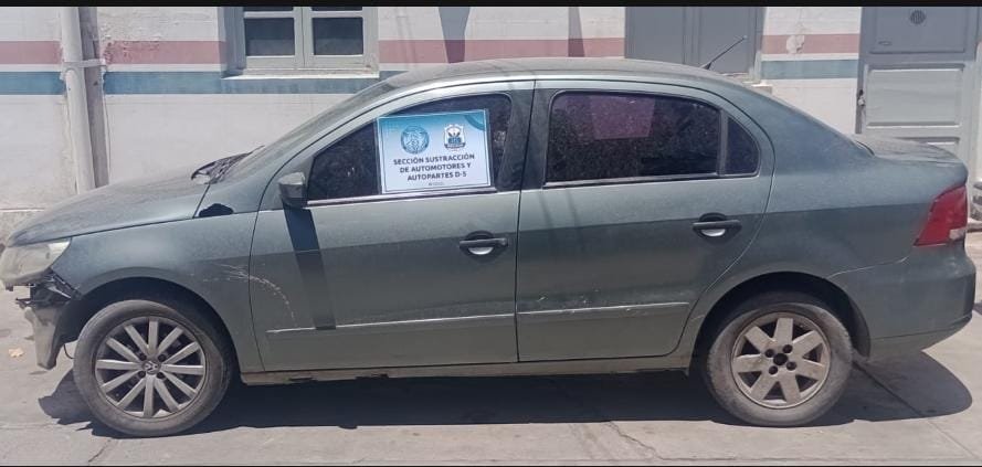Operativo policial en Albardón: clausuran un taller mecánico y secuestran vehículo