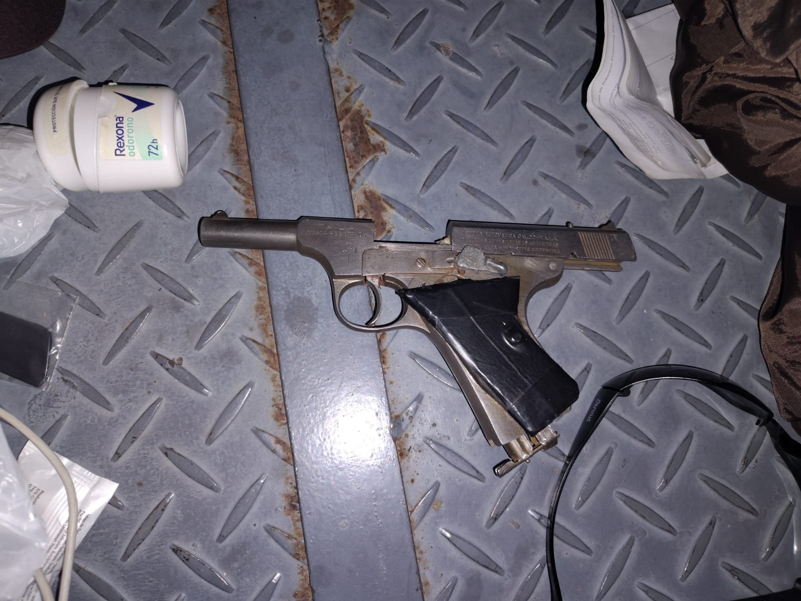 Hombre detenido por portación de arma de fuego en terminal de ómnibus