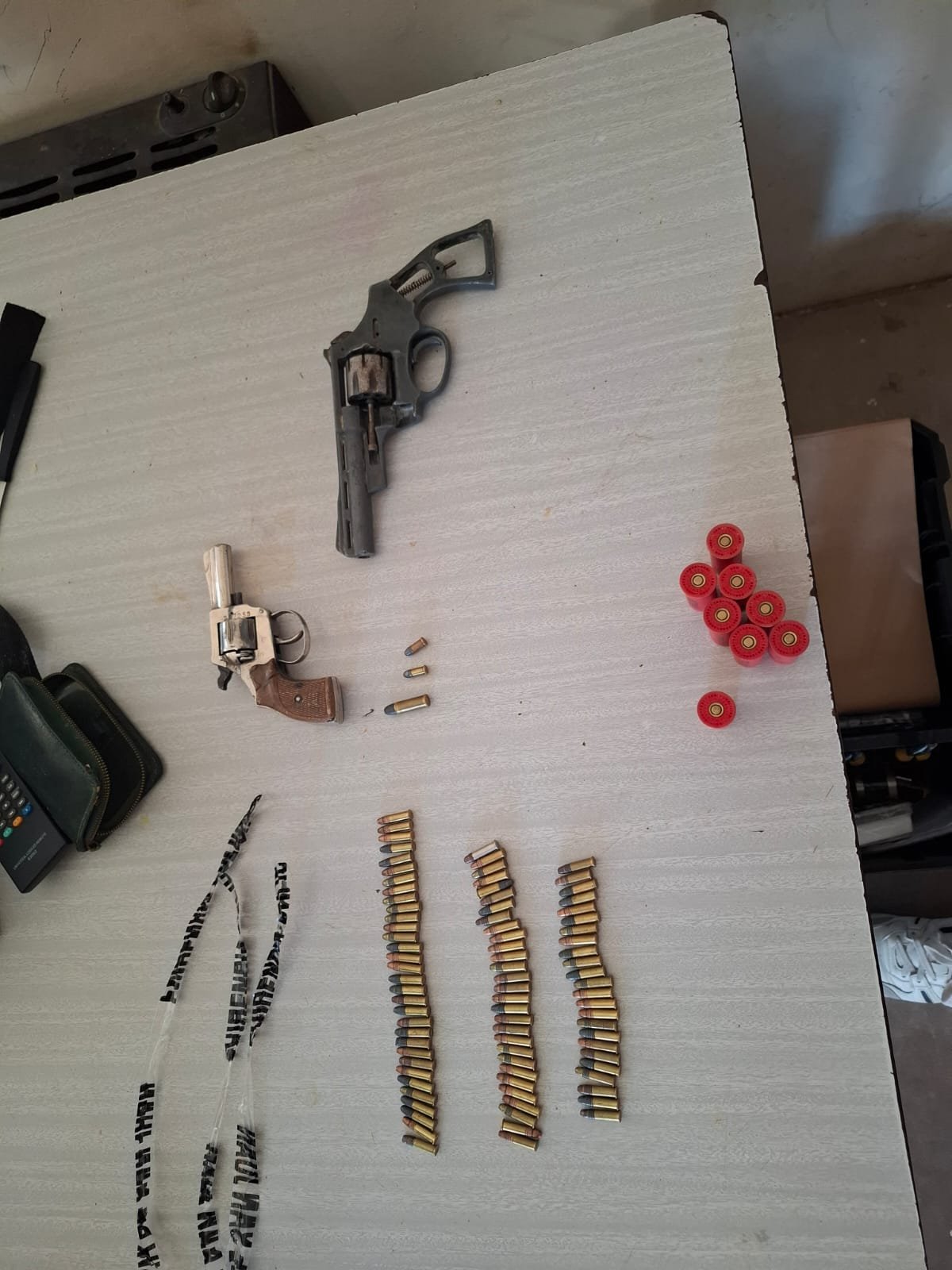 Allanamiento en Rivadavia: secuestran armas y marihuana