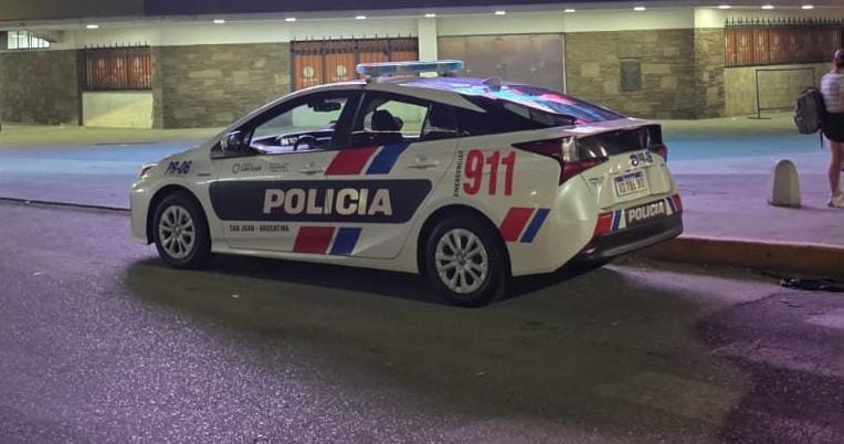 Bebé se ahoga con juguetes y es salvado por la policía