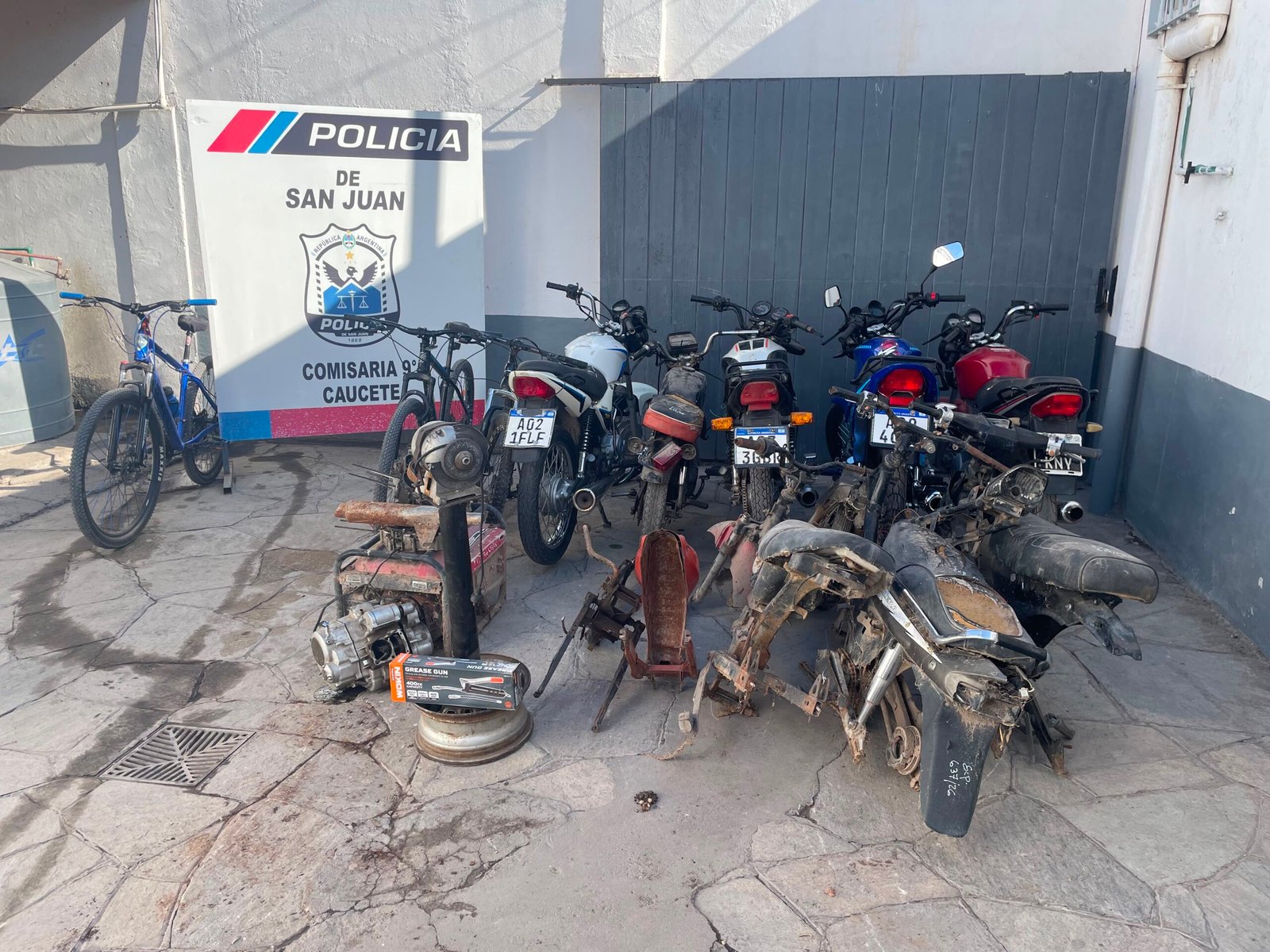 14 allanamientos en Caucete: recuperaron 10 motos y desarticularon un taller clandestino