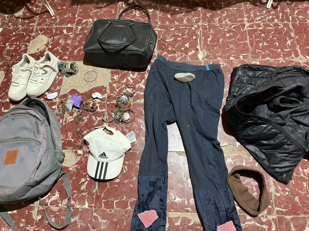 Entraron a robar en una casa, golpearon en la cabeza a una jubilada y fueron detenidos 