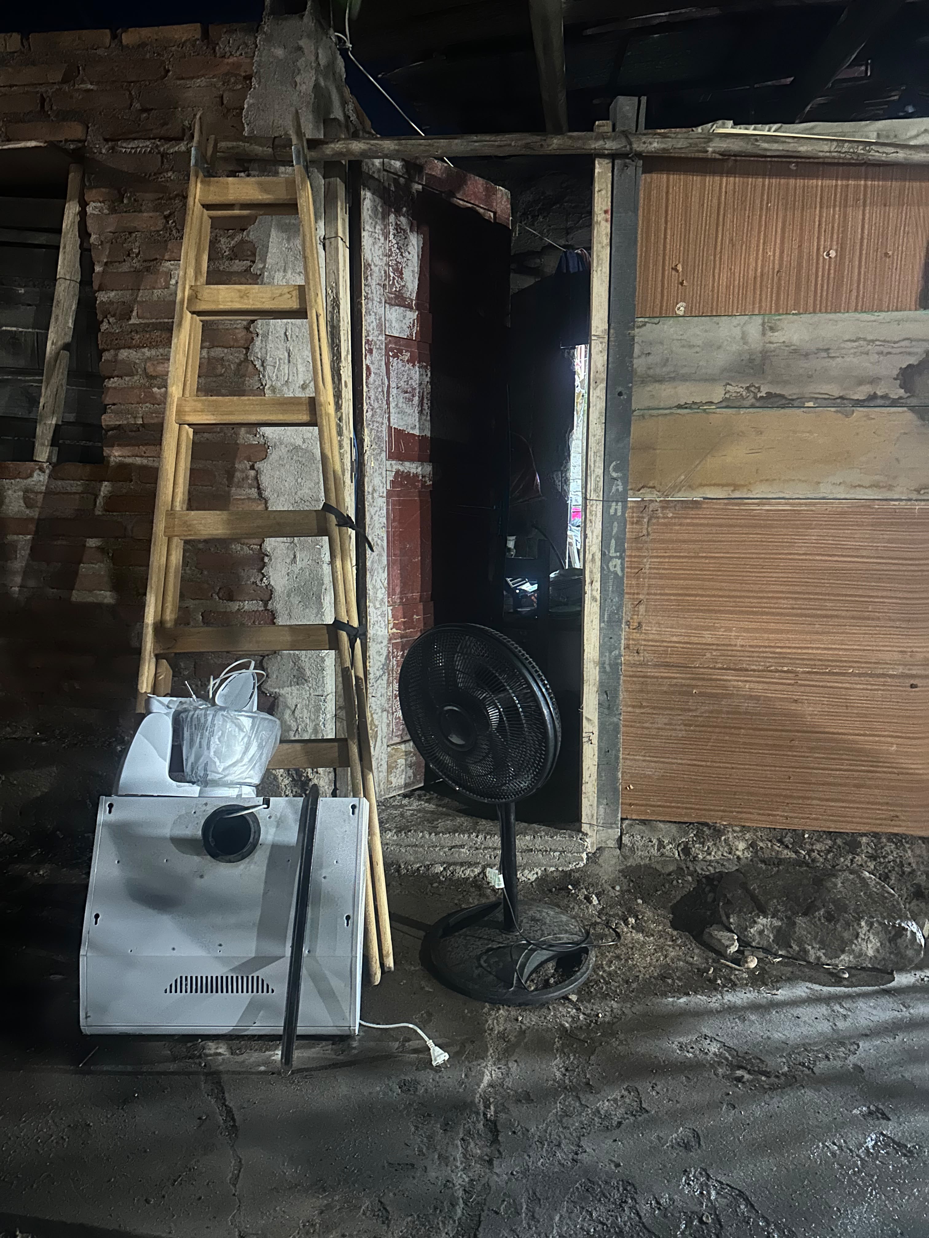 Lo atraparon en la Villa 17 de Agosto cargando una escalera y electrodomésticos sustraídos